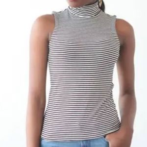 Universal Treads classic striped top size M